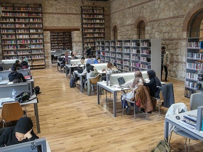 Geçmişi 18. yüzyılın ortasına dek uzanan Tarihi Rami Kışlası restorasyon sonucu kütüphaneye dönüşerek okuyucularla buluştu