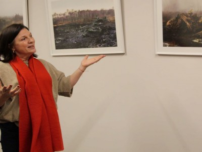 Sanatçı Çeyiz Makal Fairclough’ın ‘Sapa Diyarlar’ fotoğraf sergisi, Üsküdar Üniversitesi İletişim Fakültesi Sanat Galerisi’nde açıldı.