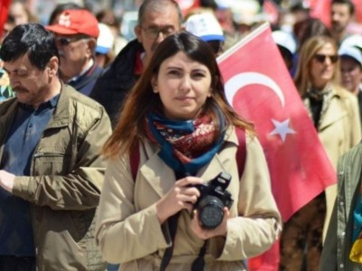 Kütahya'da gazetecilik yapan Şeyma Dönmez ile konuştuk.