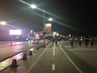 Üsküdar halkı sokağa çıkma yasağı biter bitmez sahile akın etti