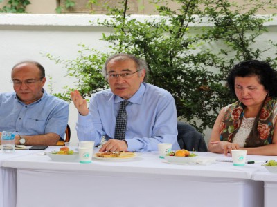 Üsküdar Üniversitesi İletişim Fakültesi Akademik Kurul Toplantısı Rektör Prof. Dr. Nevzat Tarhan’ın katılımıyla gerçekleştirildi.