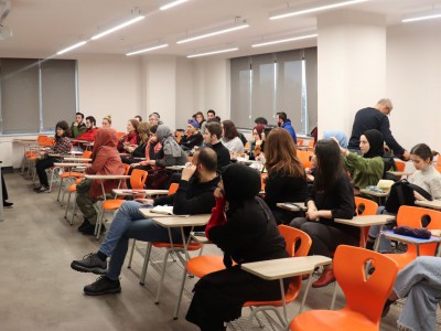 “Boticelli’nin Venüs’ün Doğuşu Tablosunun Mitoloji ve Semiyoloji Yardımıyla Çözümlemesi” etkinliği gerçekleştirildi.