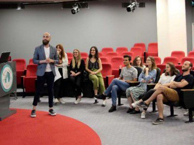 Reklam Tasarımı ve İletişimi Bölümü öğrencileri mezuniyet projelerini sundu.