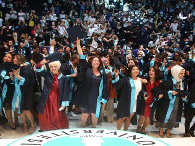 Üsküdar Üniversitesi’nde altıncı mezuniyet  töreni yapıldı
