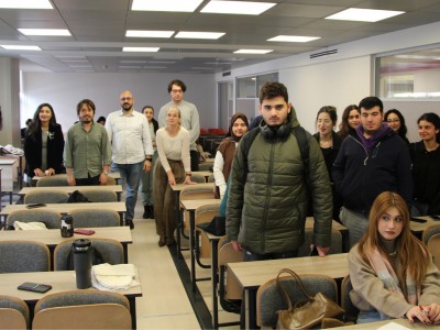 YUNUS BARAN ÜSKÜDARLI ÖĞRENCİLERLE MARKA STRATEJİLERİNİ KONUŞTU