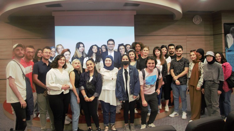 TRT Akademi, Üsküdar İletişim'de 'İletişim ve Medya Eğitimi' konulu bir etkinlik düzenledi