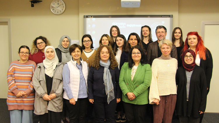 TRT Belgesel Yönetmeni Neşe Sarısoy Karatay Üsküdar İletişim'de öğrencilerle buluştu