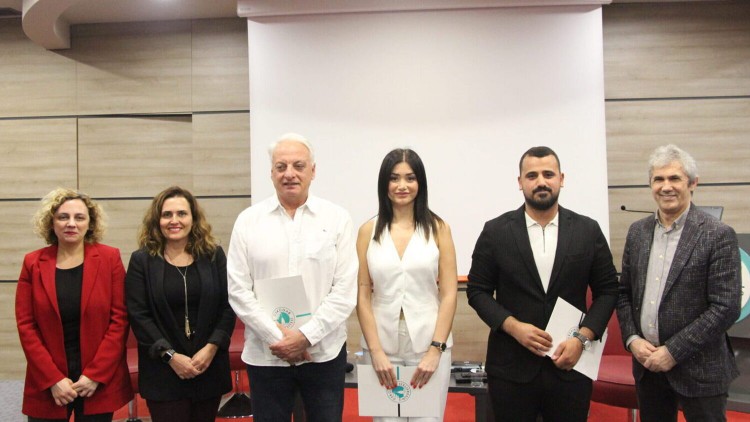 Üsküdar İletişim'de gazeteciler spor haberciliğini anlattılar