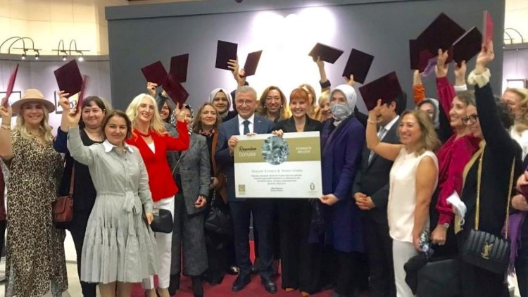 Üsküdar İletişim mezununun çalışması mozaik sergisinde