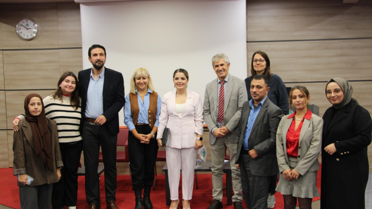 Bağımsız gazetecilik panelinde gazeteciliğin sorunları irdelendi