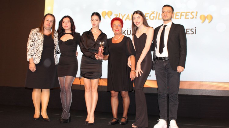 Üsküdar İletişim’e Altın Pusula ödülü