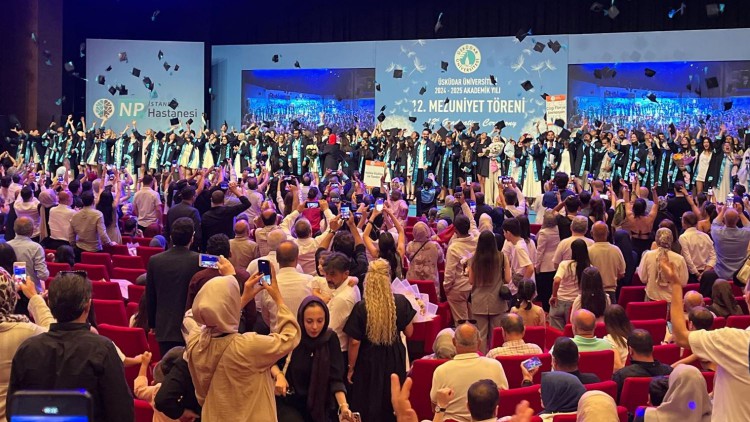 Üsküdar Üniversitesi’nde 12. mezuniyet coşkusu