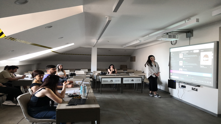 Yeni Medya ve İletişim öğrencileri mezuniyet projelerini sundu