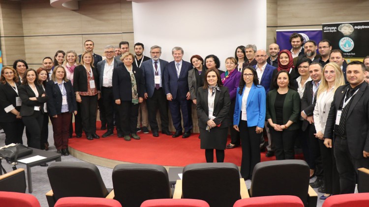 Yeni medyanın aile üzerindeki etkileri çalıştayda irdelendi