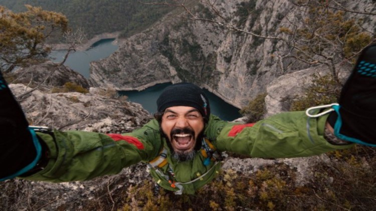 Yüksek şeyler arayan adam: Cengiz Koçak