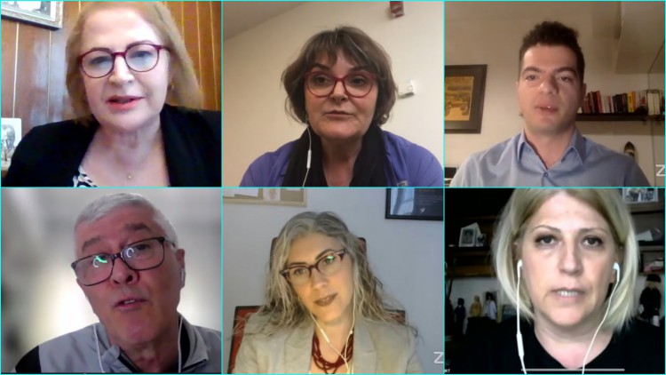 Yuvarlak masa toplantısında gazeteci ve akademisyenler 'dijital çağda medyanın geleceği'ni tartıştı