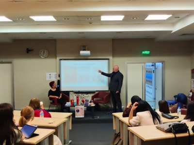 Üsküdar İletişim’de siyasal sloganlar konuşuldu