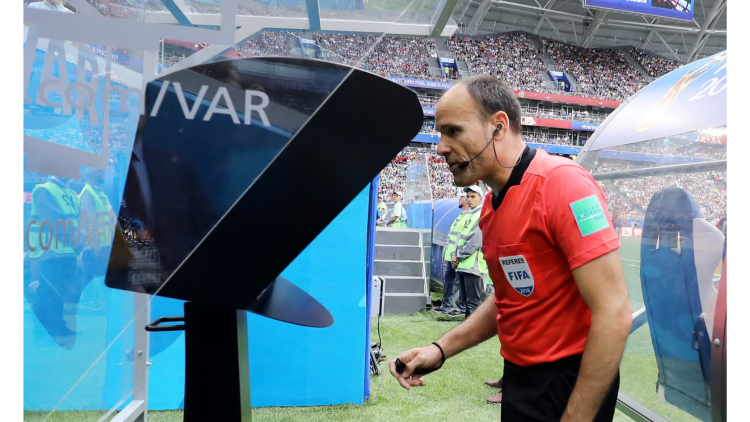 VAR’da Türkiye farkı: Hakemler İngiltere’ye göre iki kat daha fazla ekran başında
